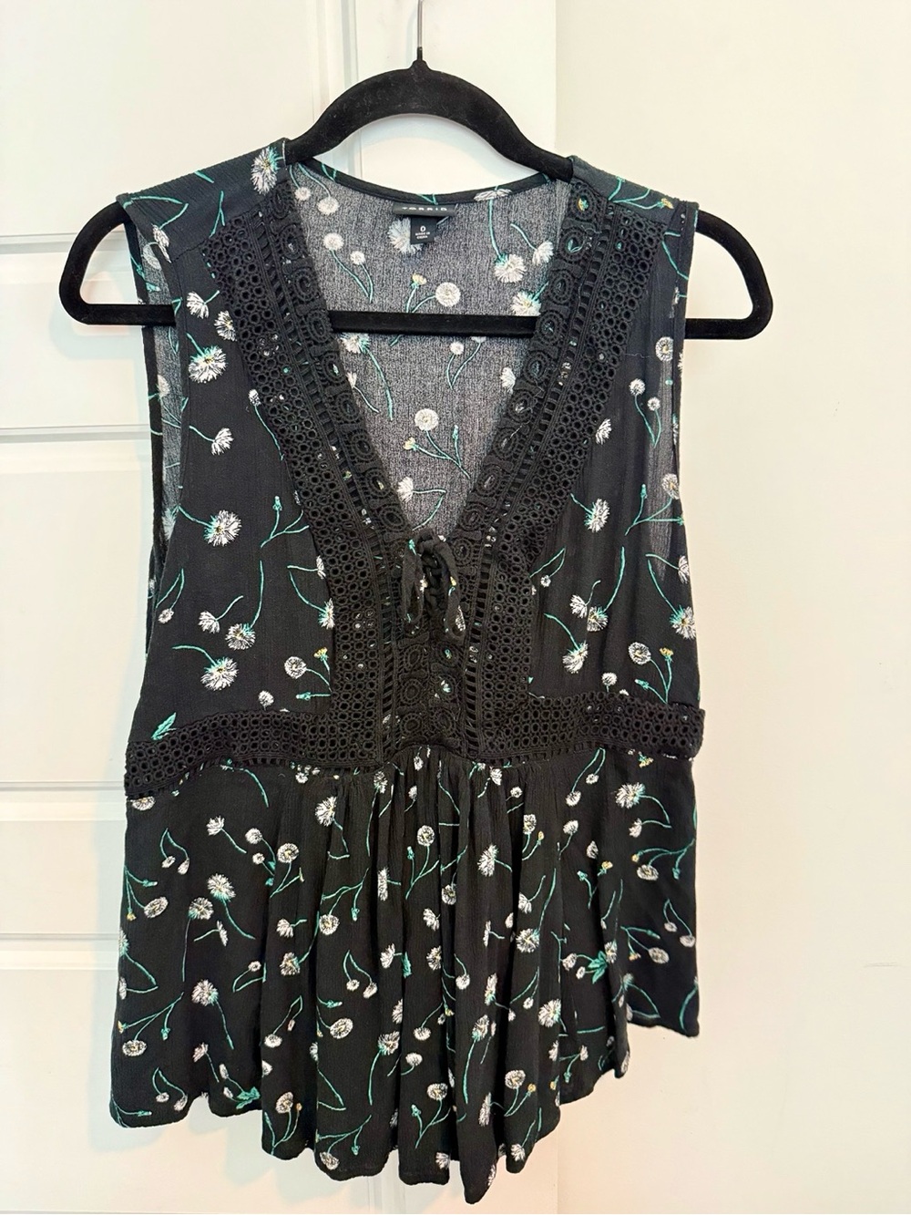 Torrid Black Dandelion Floral Crochet Babydoll Top Size 0 - US 12/L